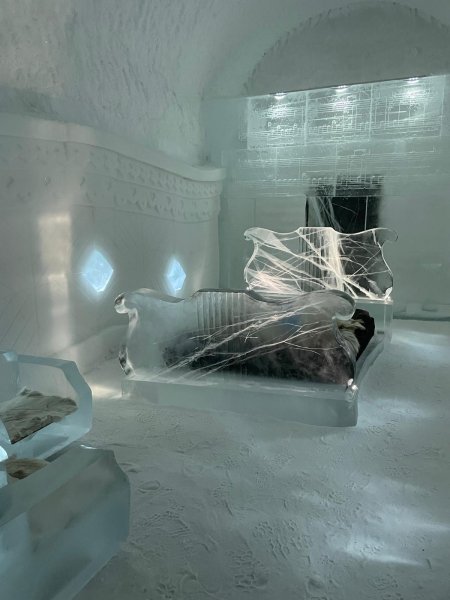 ICEHOTEL Room with Big Bed